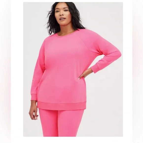 Torrid Hot Pink Classic Fit Ultra Soft Fleece Crew Neck Raglan Sweatshirt Size 3 - Picture 1 of 5